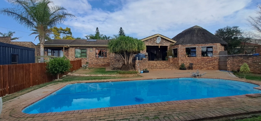 4 Bedroom Property for Sale in Vanes Estate Eastern Cape